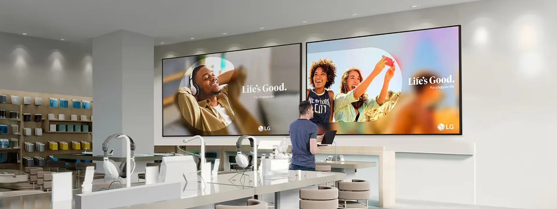 شاشة Samsung The Wall في بهو فندقي فاخر